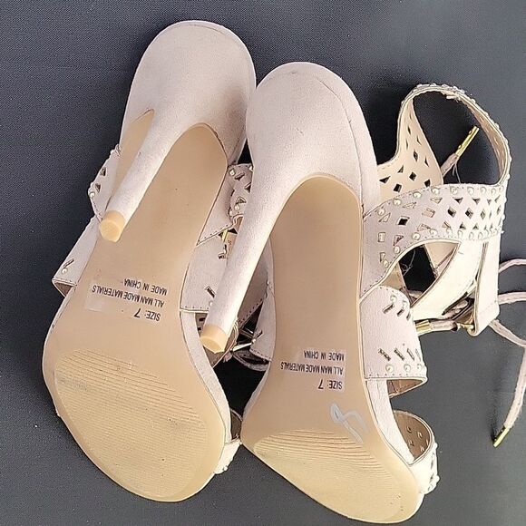 BRAND NEW QUPID POINTED TOE CUTOUT DESIGN GOLD STUDDED EMBELLISHMENTS SANDAL - Picture 13 of 16